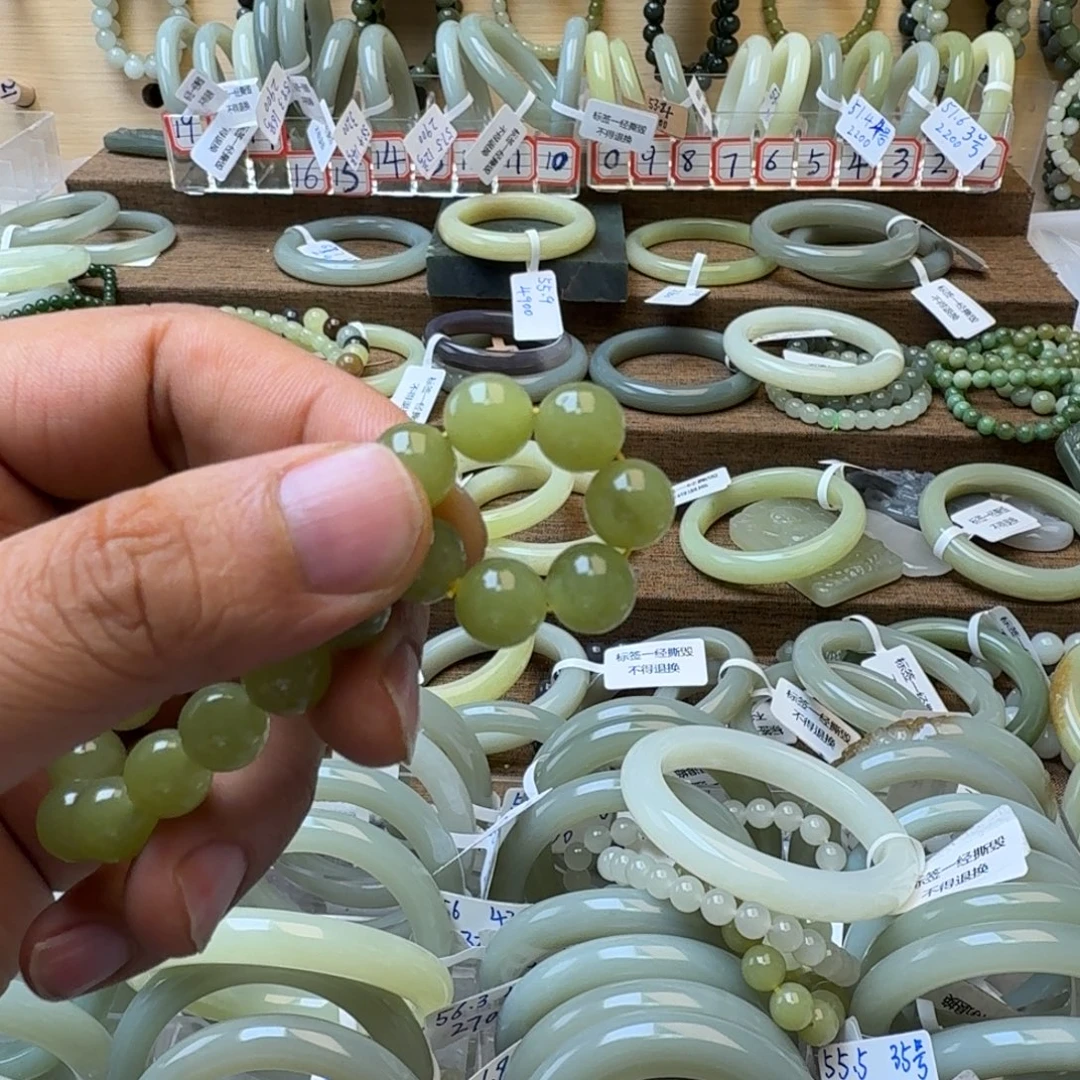 躺***子和田玉未镶嵌手镯