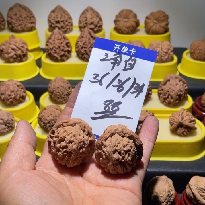 桃核吊坠三角白全品