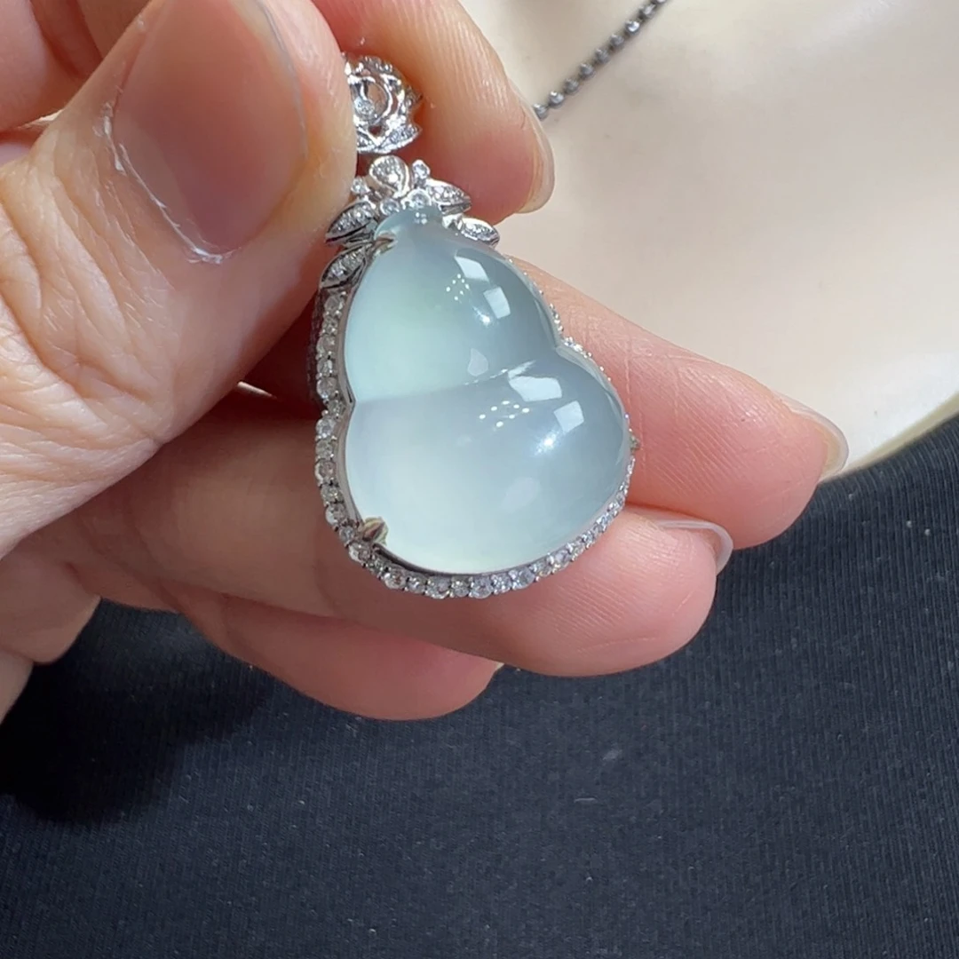 翡翠吊坠(不含链)18K金镶嵌