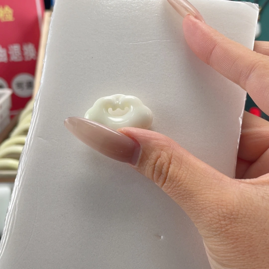 ****罗未镶嵌颈饰蓝田玉（蛇纹石化大理石玉）