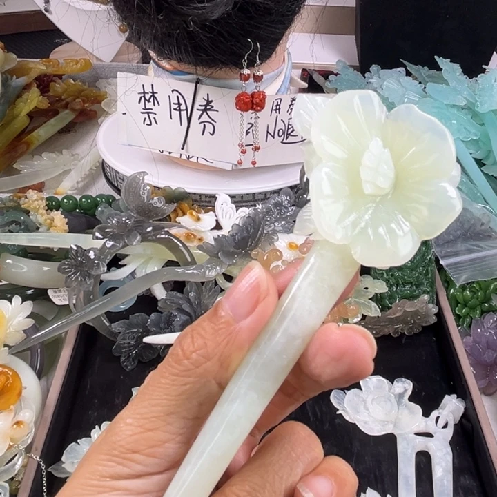 未镶嵌岫玉发饰瑕疵