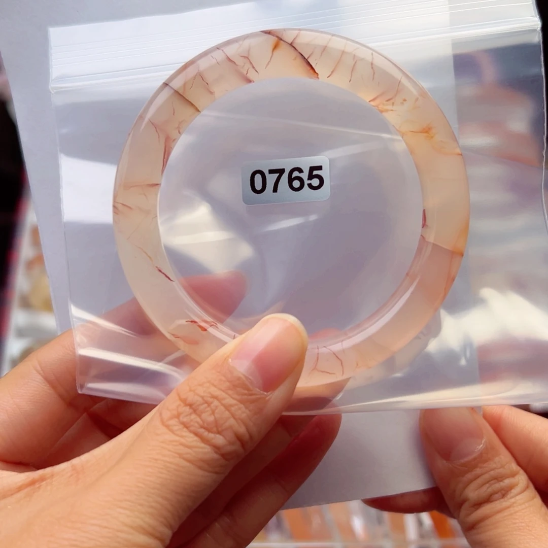 玛瑙/玉髓手镯未镶嵌失****?