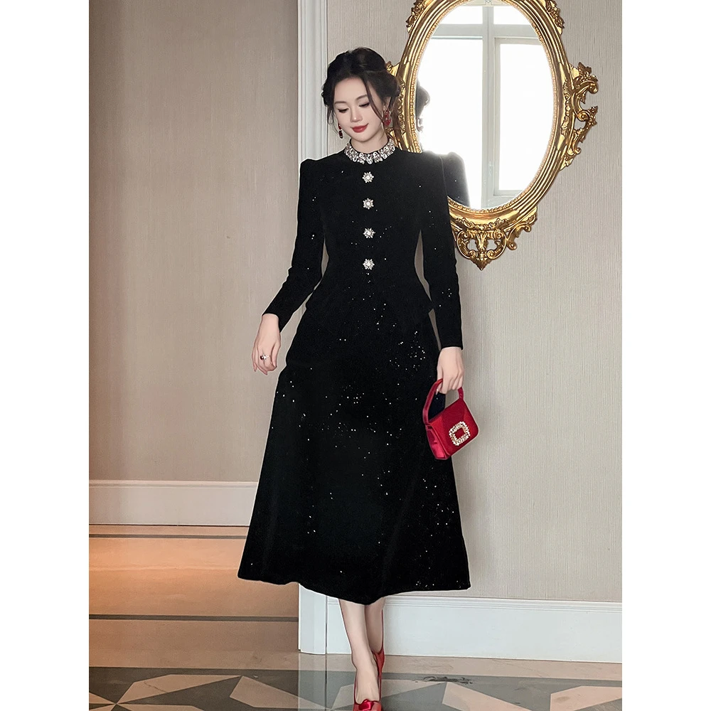 2025秋装新款女名媛气质镶钻圆领单排扣收腰显高黑色连衣裙显瘦