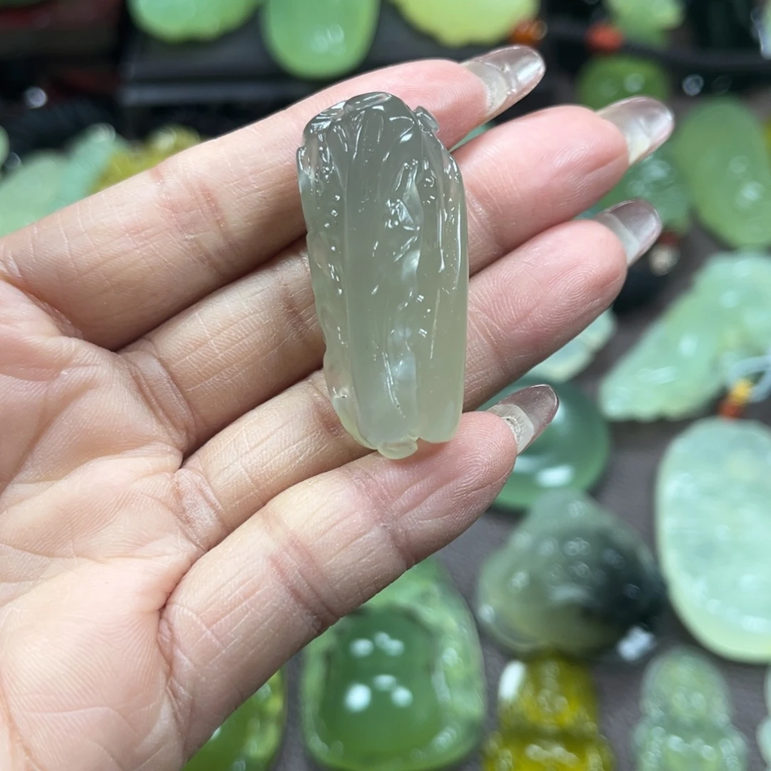 蛇纹石玉未镶嵌颈饰