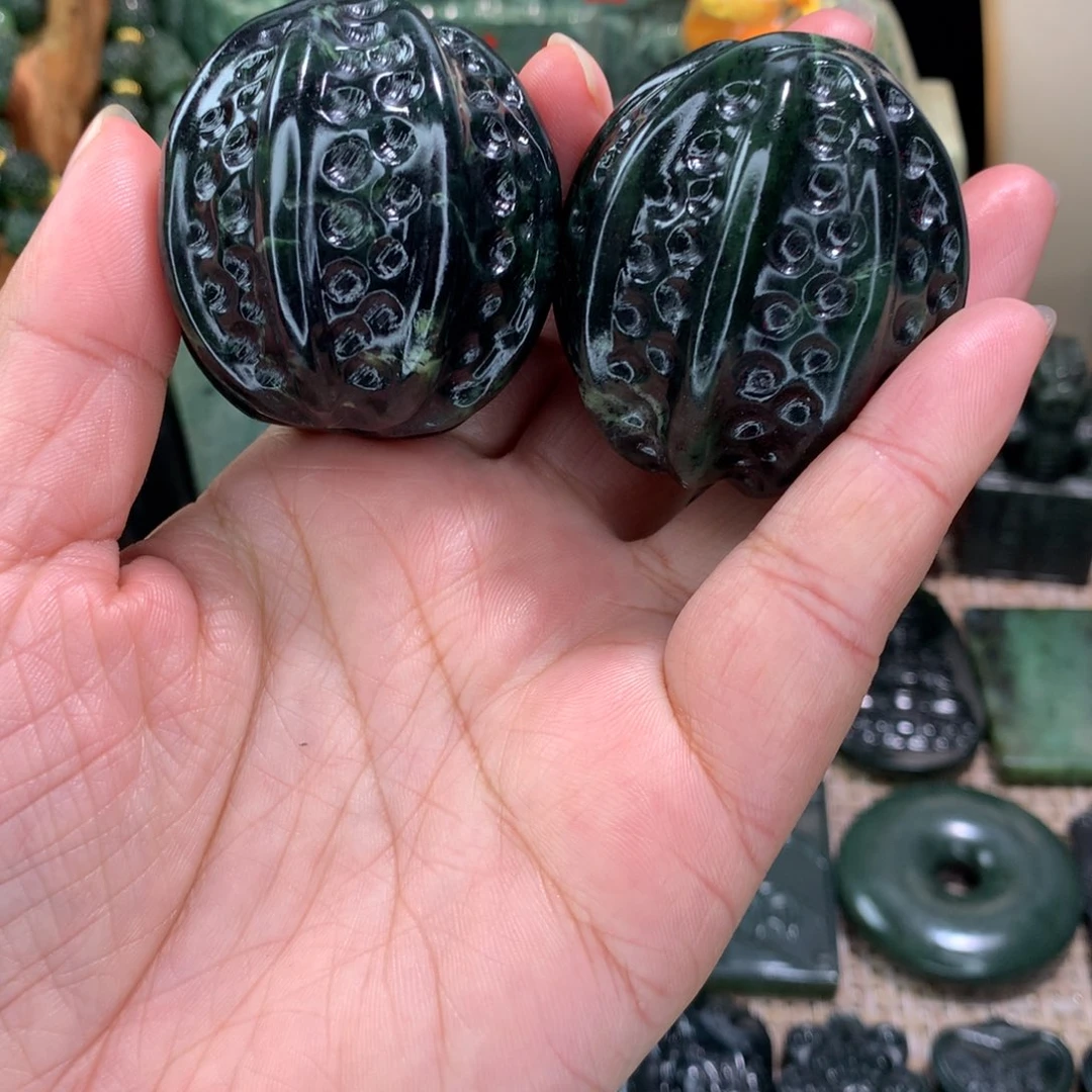 泰山玉精品核桃手把件
