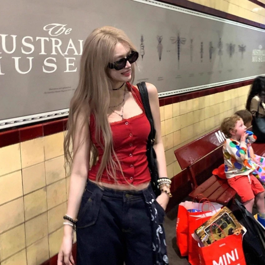 早秋新款纯欲性感纽扣挂脖绑带背心女外穿修身固定带胸垫百搭上衣