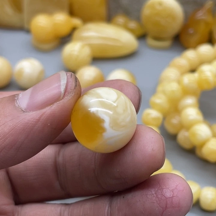 未镶嵌琥珀裸石微瑕圆珠