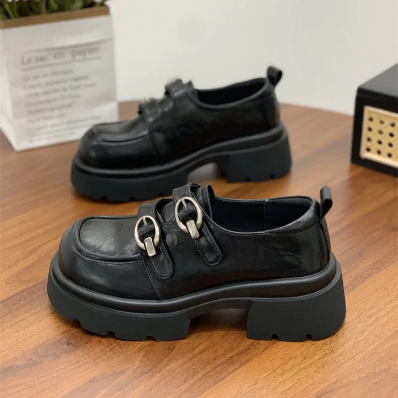 2025年春季新款粗跟魔术贴小皮鞋女英伦风单鞋百搭复古时尚乐福鞋