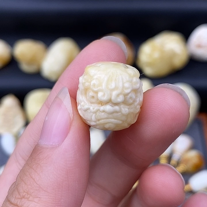琥珀未镶嵌裸石17兽珠微瑕v31