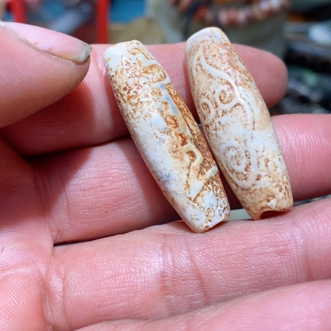 DIY琉璃珠子的颜色是蓝色