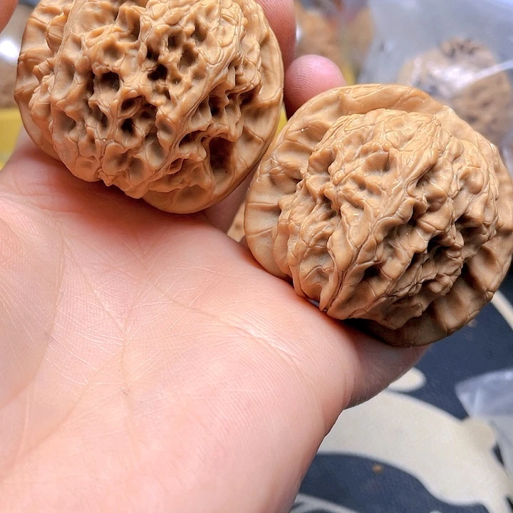 文玩核桃吊坠马老四一对