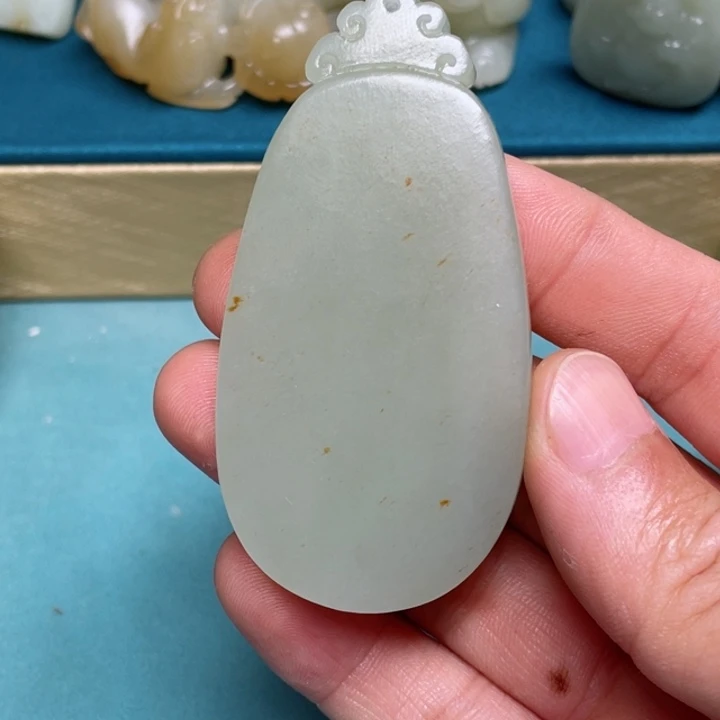 和田玉未镶嵌颈饰剪*糖