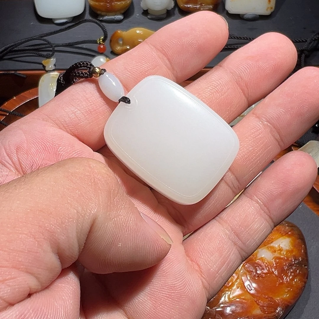 和田玉未镶嵌颈饰少****头