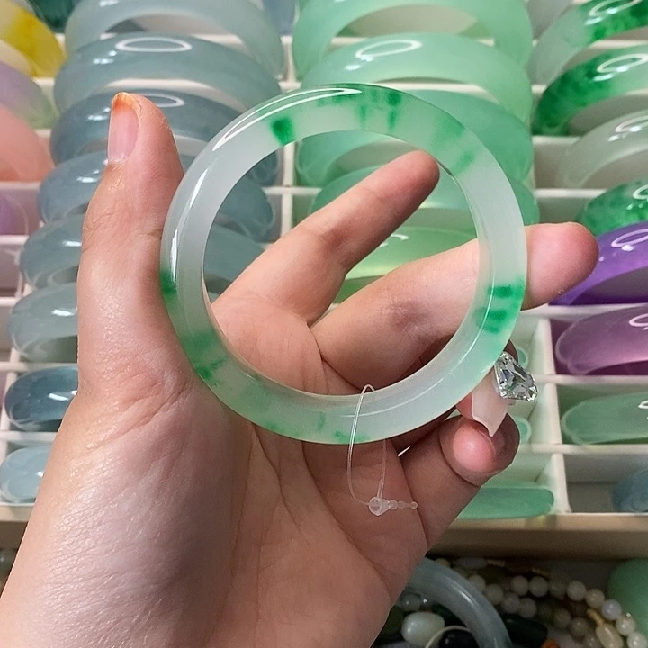 未镶嵌手镯石英岩玉