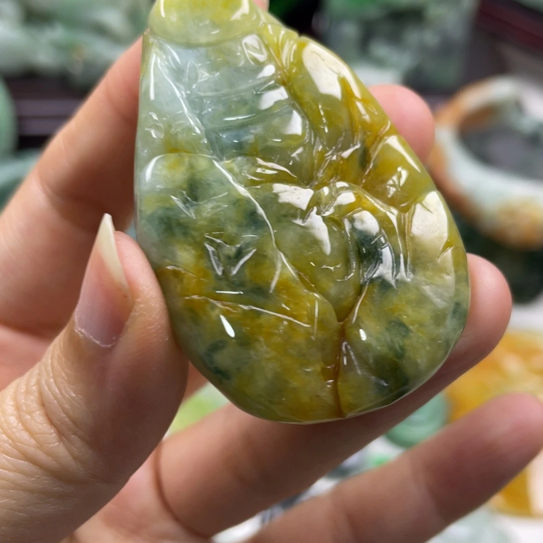 翡翠未镶嵌颈饰牌子