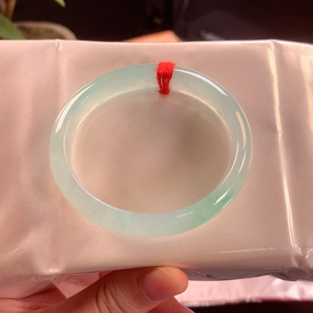 翡翠未镶嵌手镯（贵妃镯）2号链接