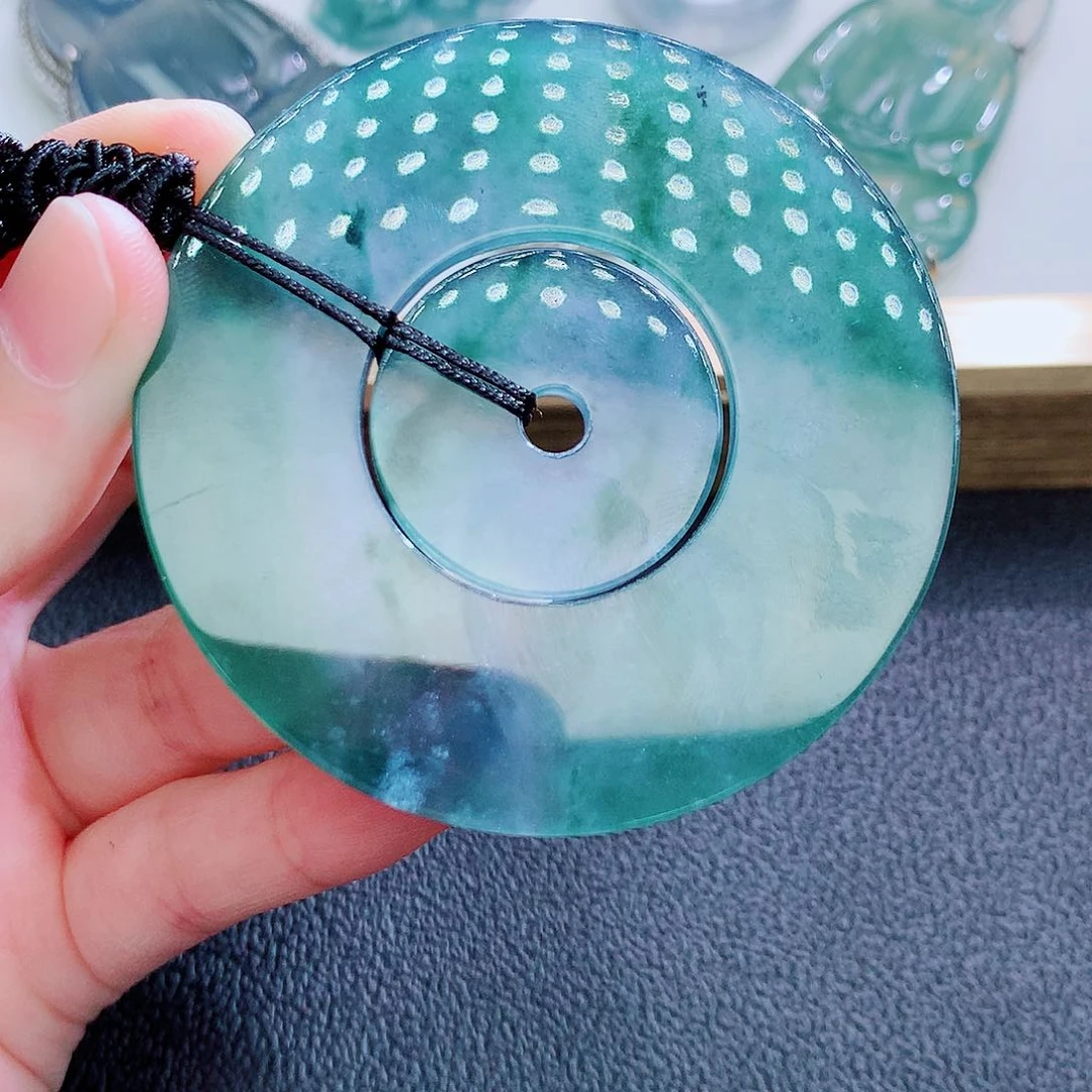 翡翠挂件未镶嵌翡翠