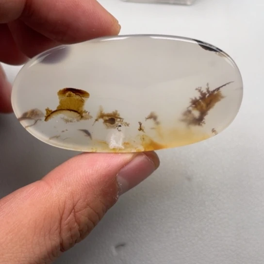 玛瑙/玉髓颈饰未镶嵌田**?