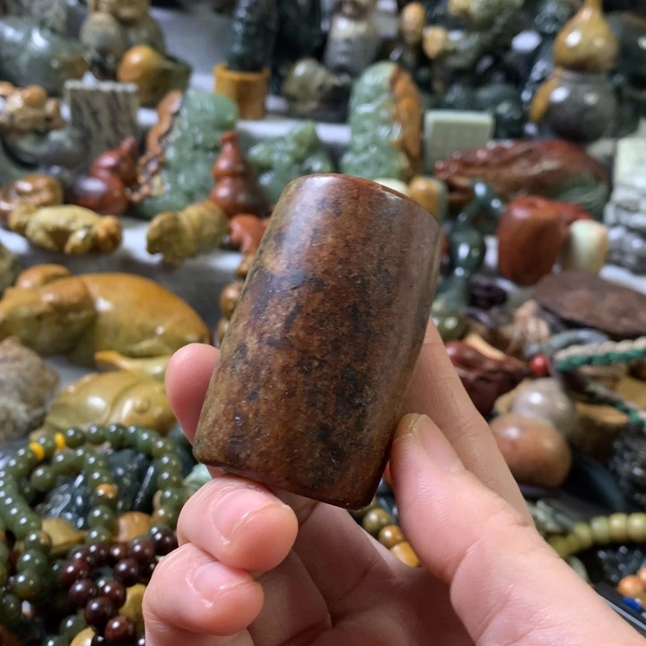 未镶嵌岫岩河磨玉（透闪石质玉）把件