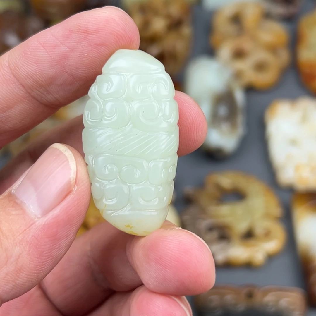 颈饰未镶嵌和田玉（糖玉）