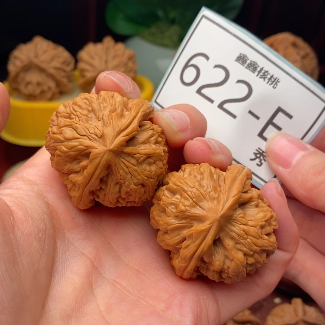 文玩核桃把件红锦鲤39