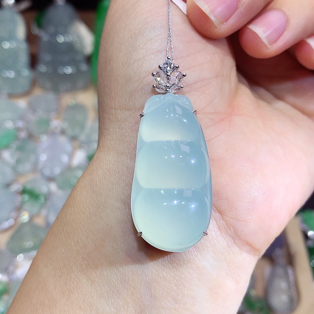 翡翠18K金镶嵌颈饰豆子