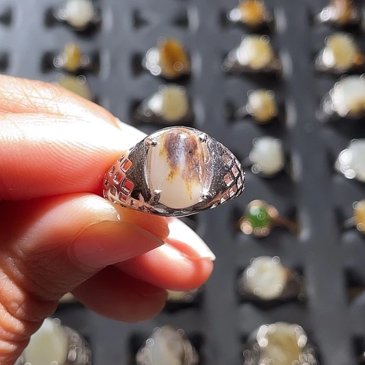 未镶嵌戒指和田玉红**客