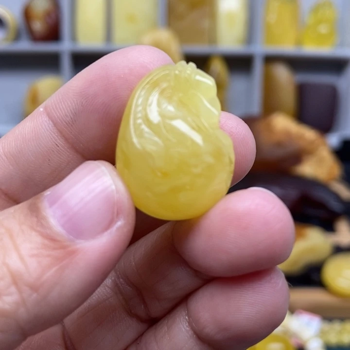 琥珀未镶嵌裸石吊坠