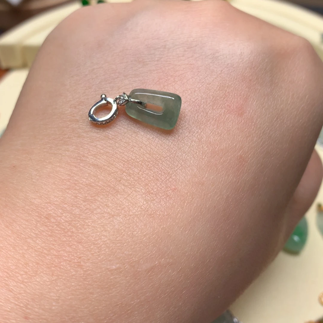 翡翠未镶嵌颈饰❤️****翡翠方扣