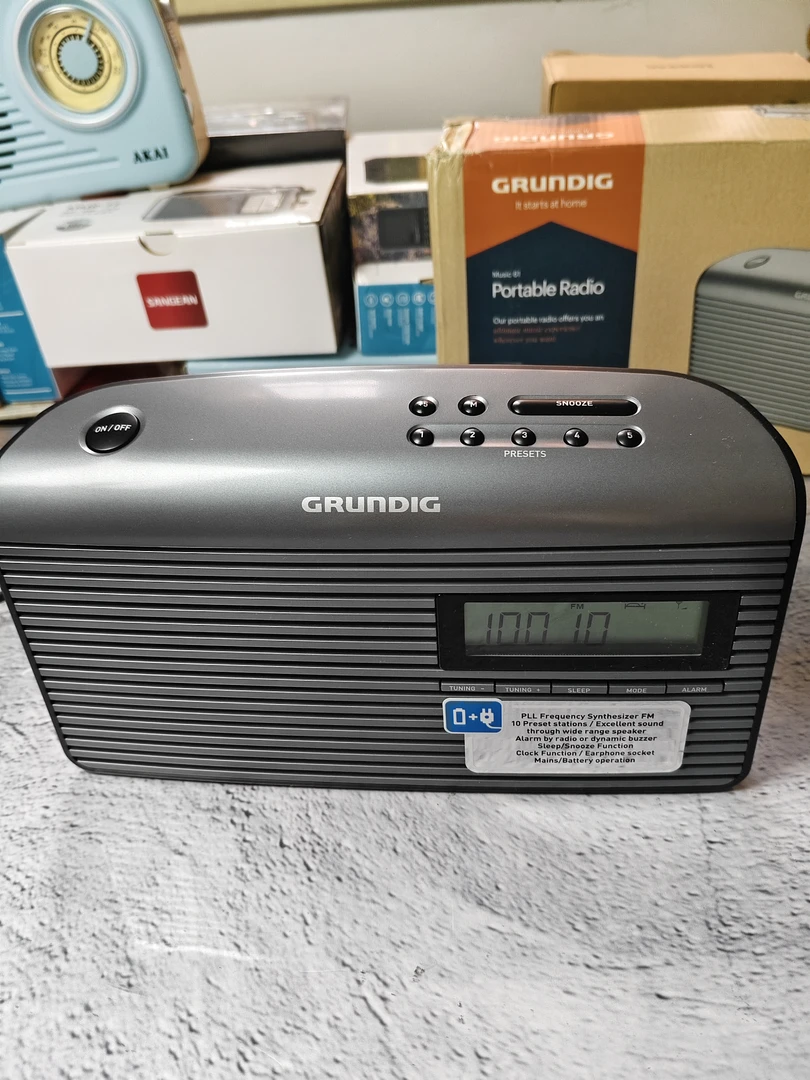 德国GRUNDIG/根德M61时尚便携长辈家用收音机老人数字时钟时间