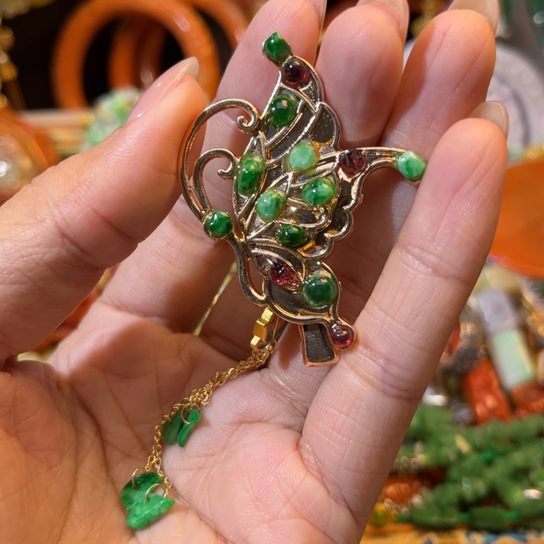 翡翠未镶嵌颈饰待编织