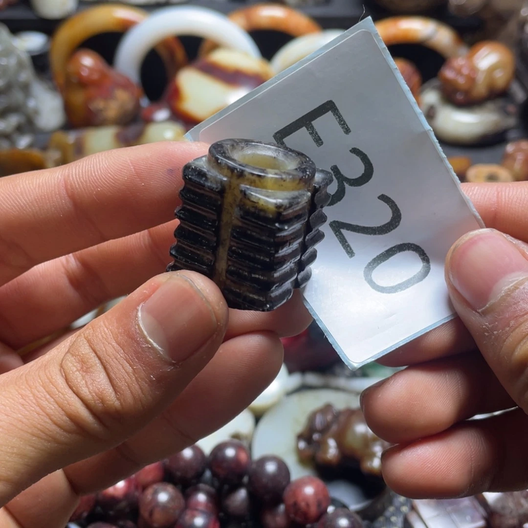 和田玉（糖玉）挂件未镶嵌