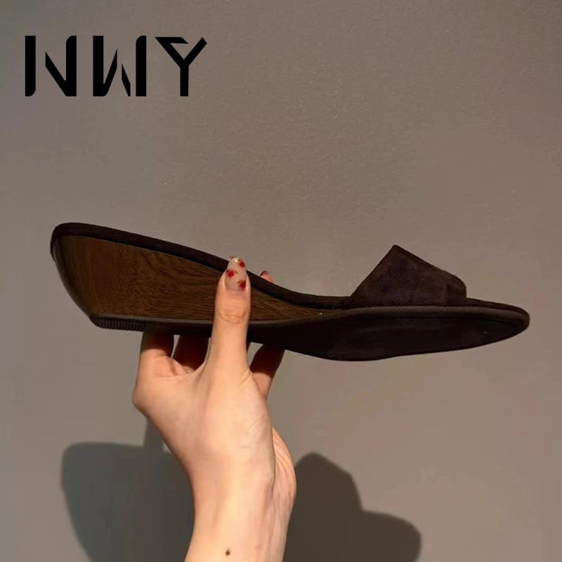 韩系设计感坡跟厚底一字拖鞋女夏外穿2025新款一脚蹬圆头低跟凉鞋