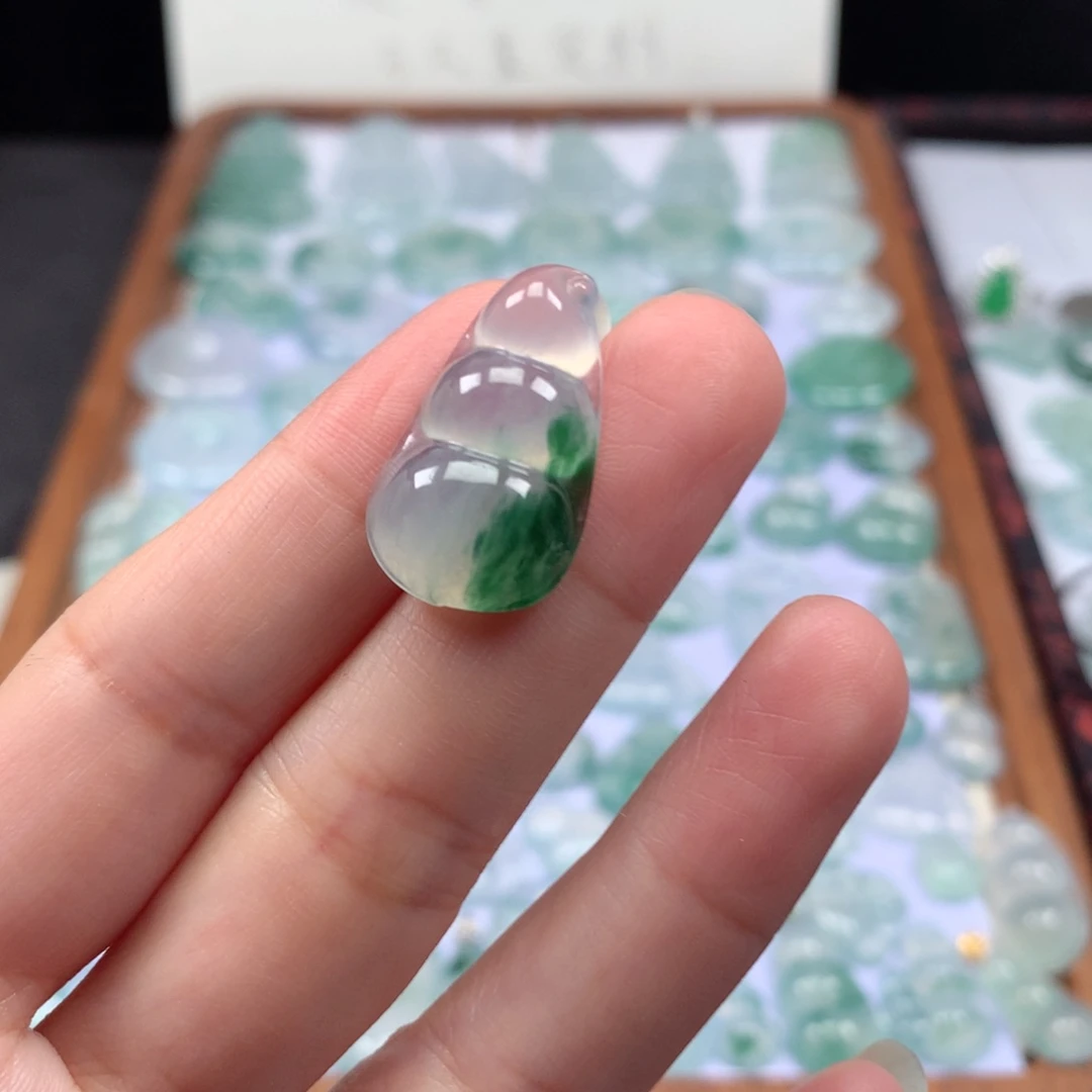 颈饰未镶嵌翡翠冰种飘花福豆