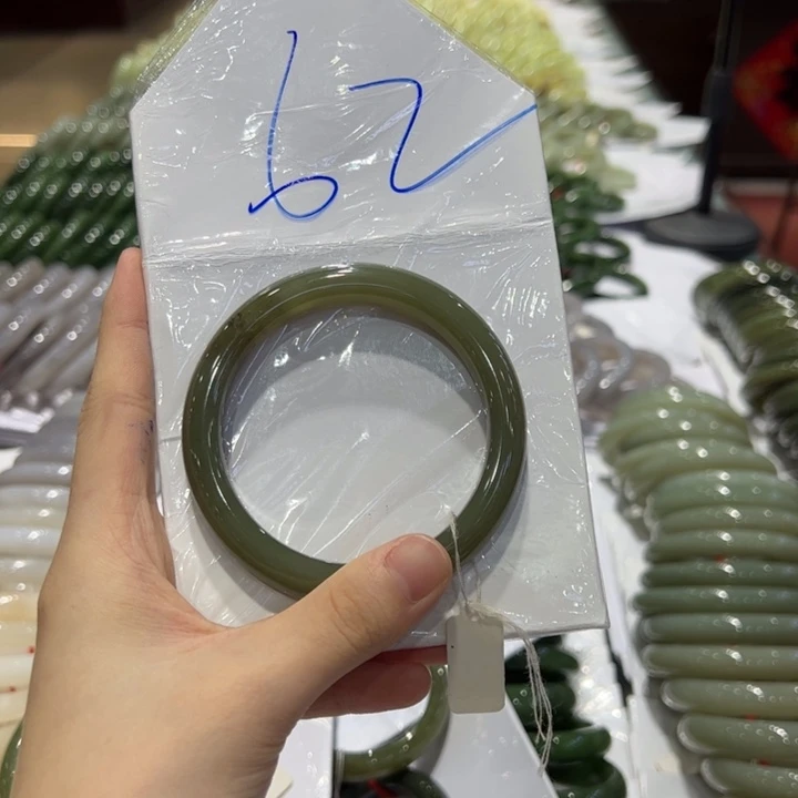 ****轩未镶嵌手镯和田玉