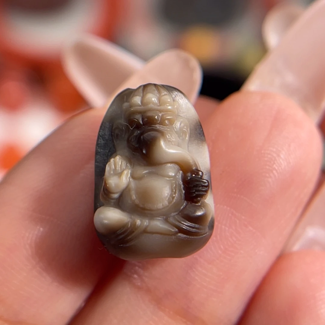 玛瑙/玉髓未镶嵌老改象神  10.7x15.3mm