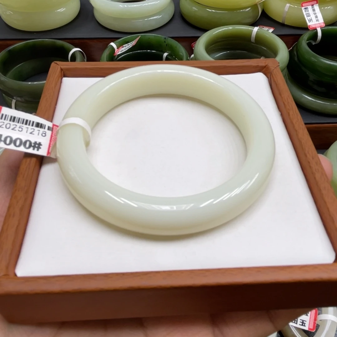 未镶嵌手镯和田玉