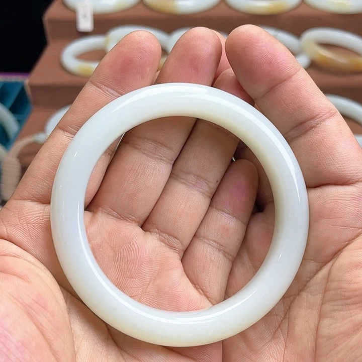 【闪购商品】未镶嵌手镯和田玉
