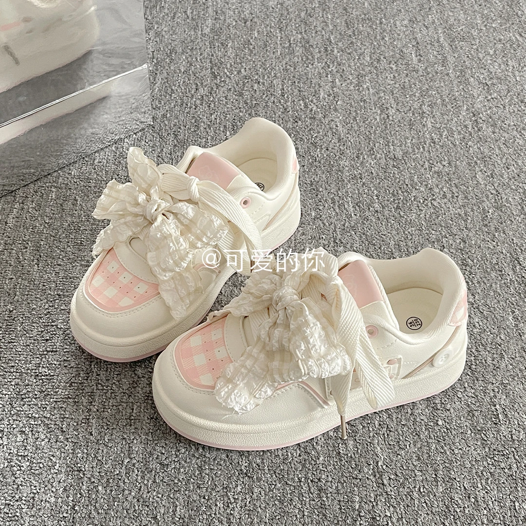 早春新品鞋子女款爆款2026新款厚底小白鞋面包鞋百搭款休闲板鞋
