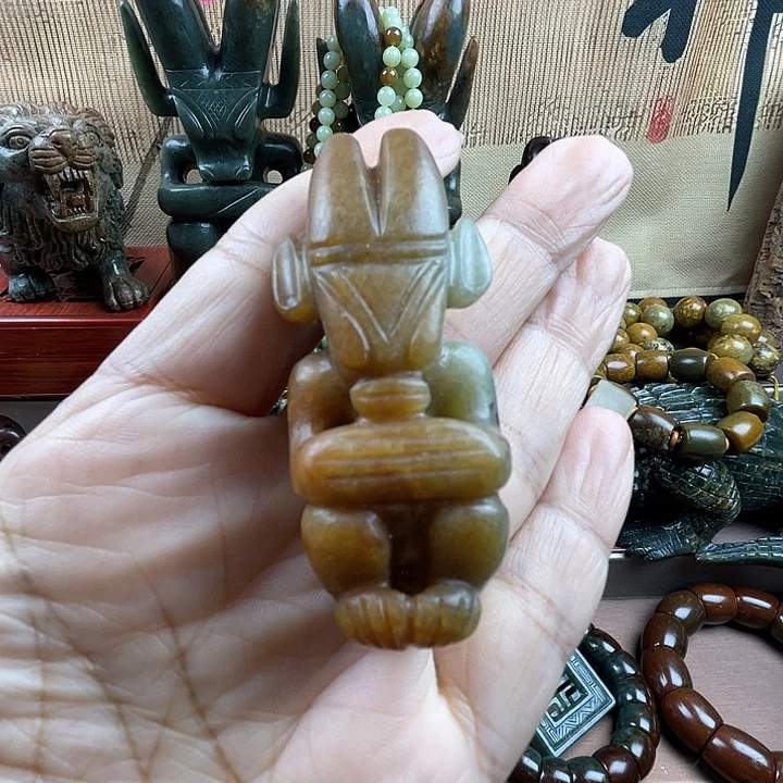 未镶嵌岫岩老玉（透闪石质玉）把件