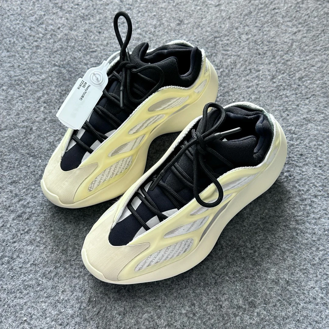 95新 MM6 700异形 40码 ZZ2816 鞋