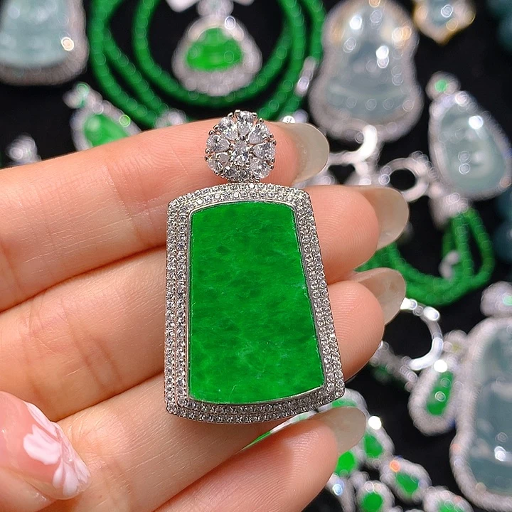 翡翠颈饰未镶嵌翡翠