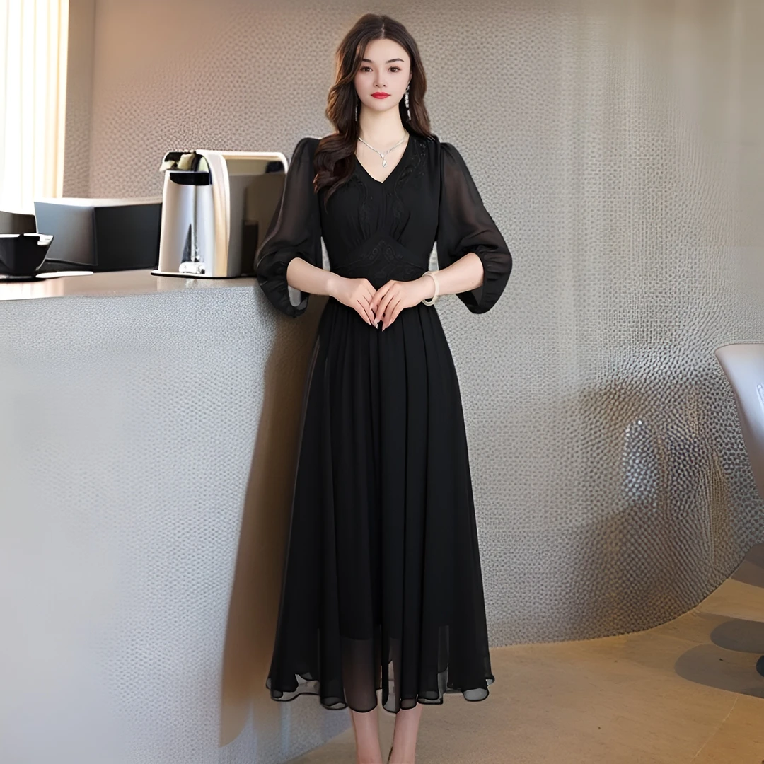 【千羽定制】赫本风黑色连衣裙2025年春夏气质显瘦V领刺绣大摆裙子