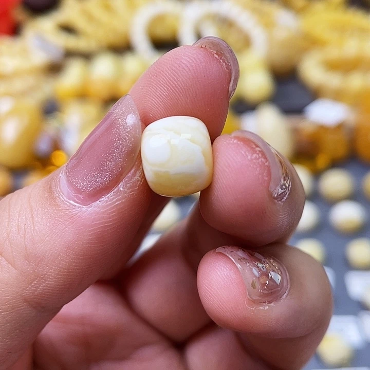 琥珀珠宝奇石未镶嵌10.9