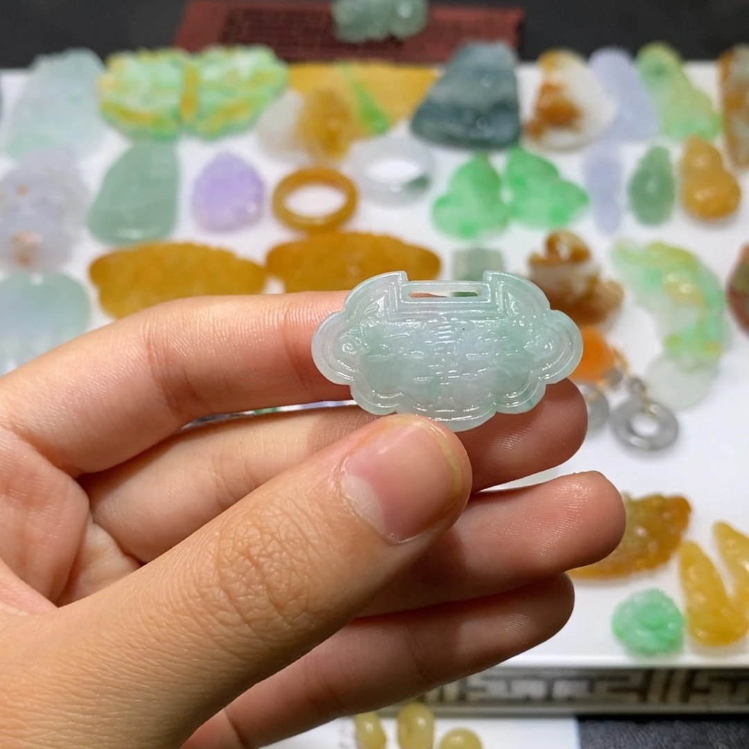 翡翠未镶嵌颈饰吊坠
