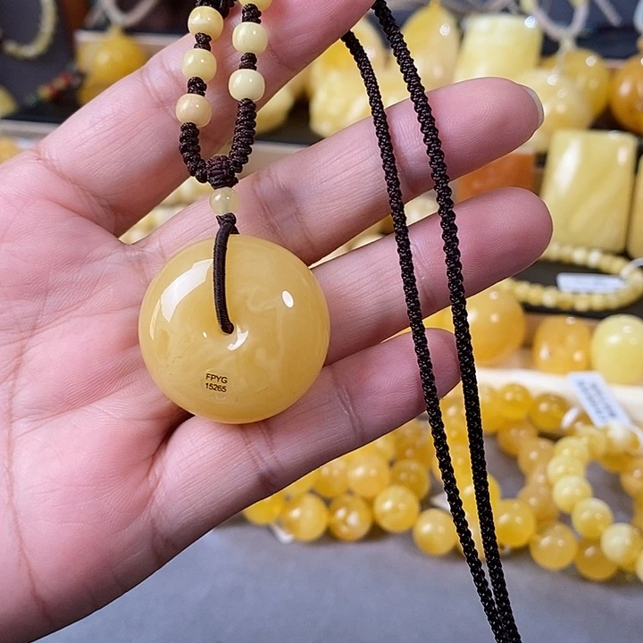 琥珀未镶嵌裸石扣子