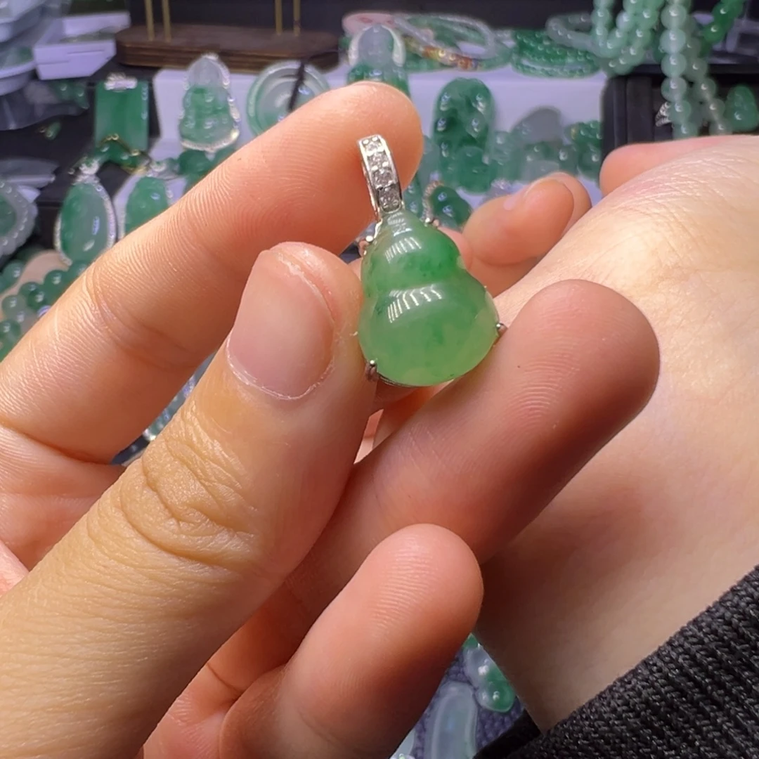 木***️石英质玉（非洲翠）未镶嵌颈饰