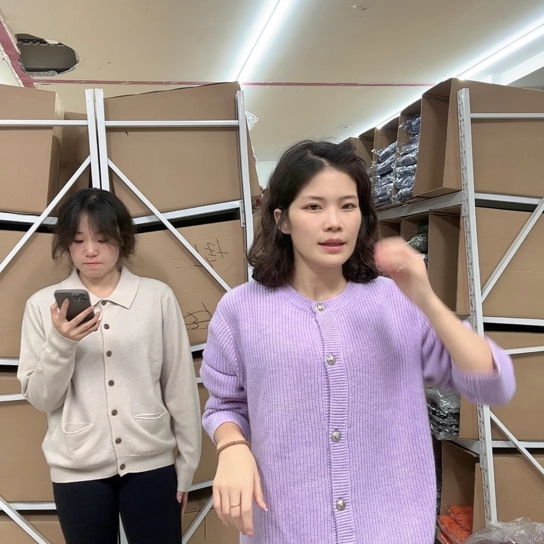 山羊绒元宝针加厚紫色开衫