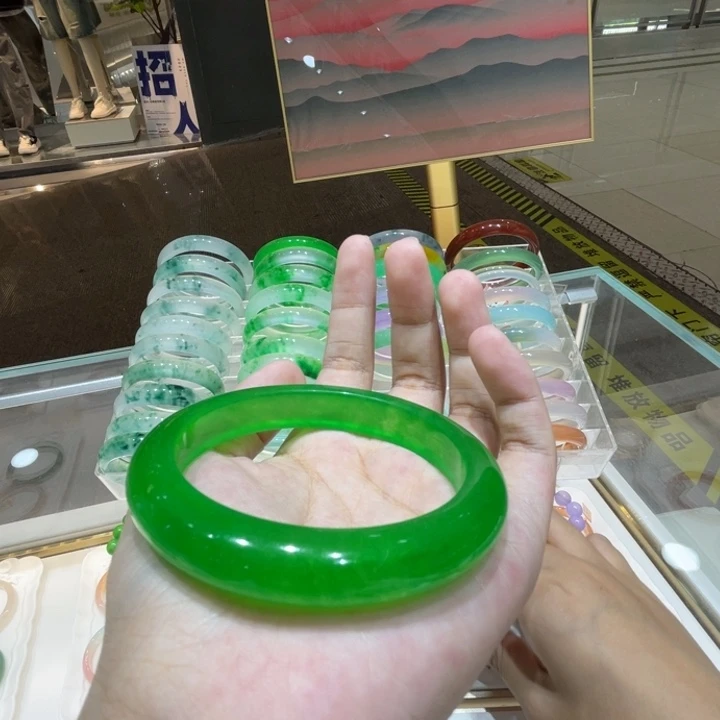 翡翠手镯未镶嵌星**海翡翠手镯