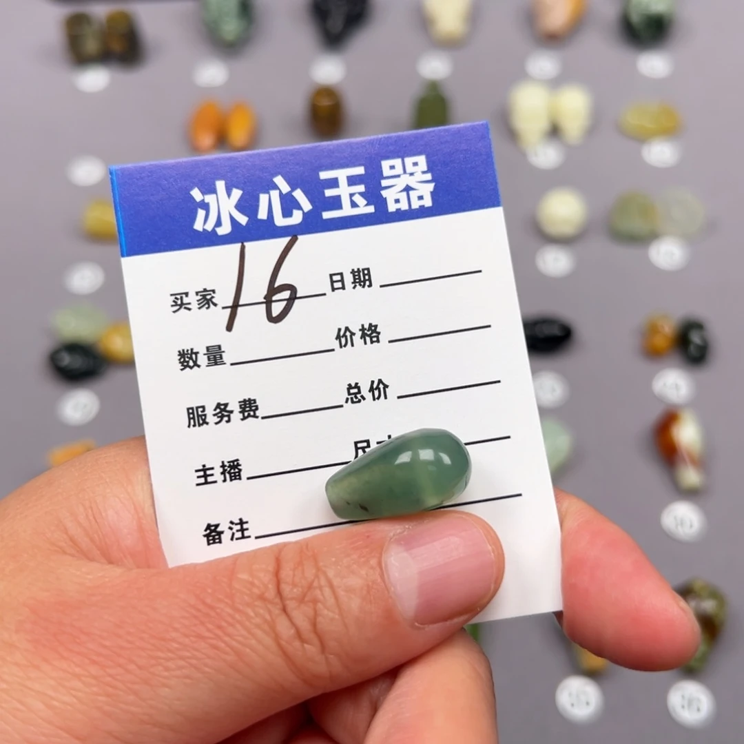 蛇纹石玉未镶嵌颈饰张*哥
